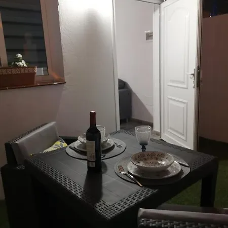 Adeyu Tropical Apartman